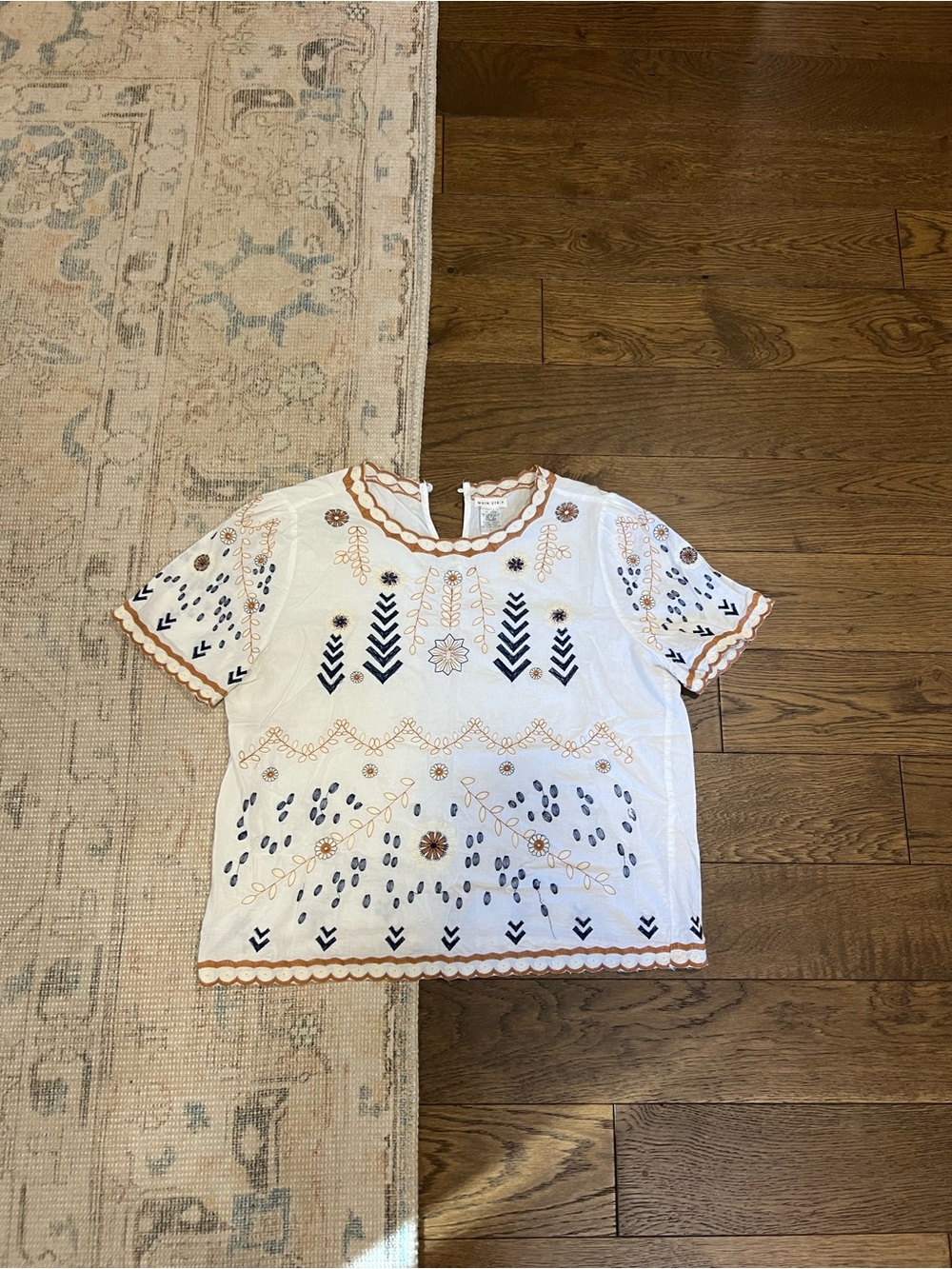 Main Strip White Short-Sleeve Embroidered Boxy Top with Navy & Tan Accents